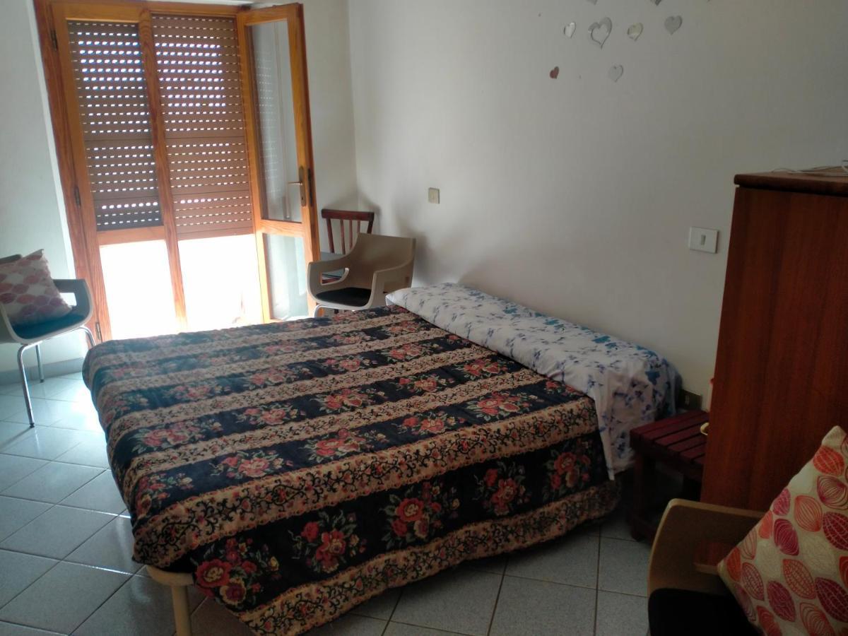 Appartamento Santa Giusta Kültér fotó