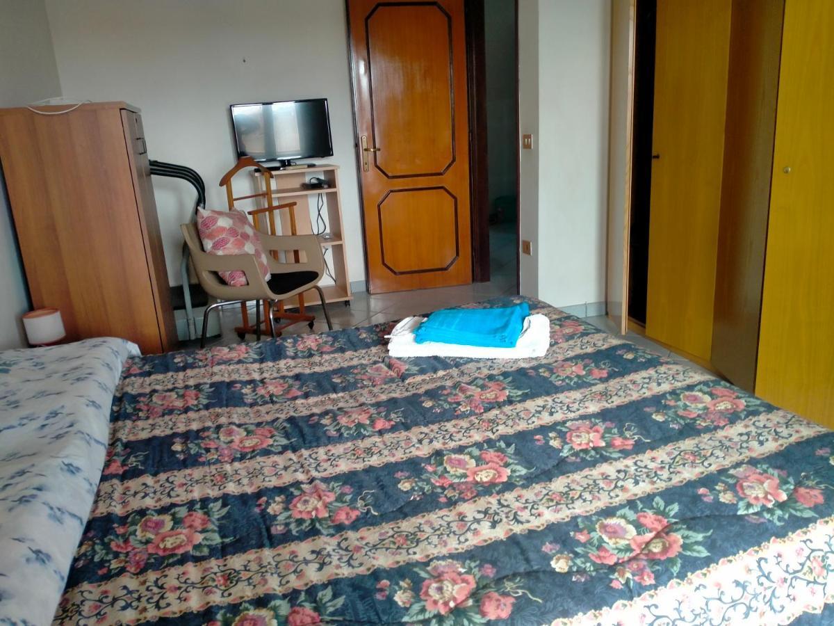 Appartamento Santa Giusta Kültér fotó
